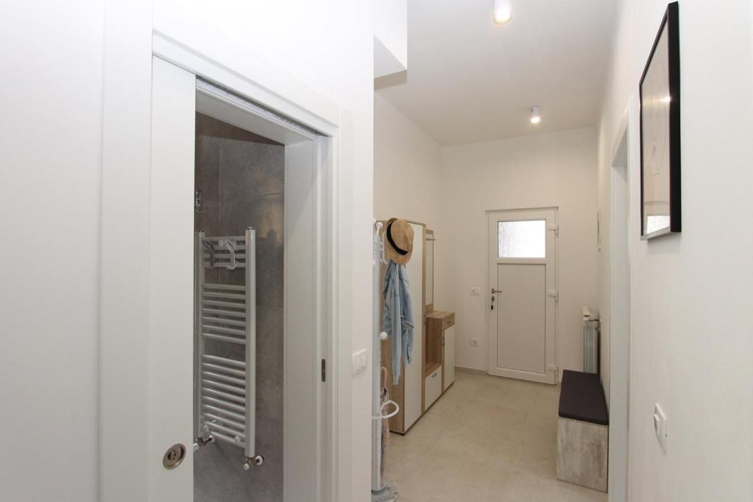 L Apartment Raša エクステリア 写真